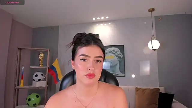 Snapshot of PaulinaSantos_ chatting on June 19, 7:52 pm PaulinaSantos online show from June 19, 7:52 pm