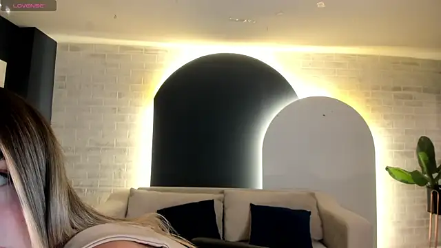 PaulinaSantos  online show from March 2, 5:20 pm