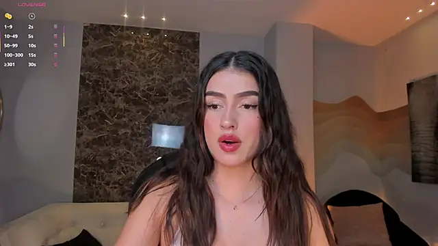 PaulinaSantos  online show from May 28, 8:04 pm
