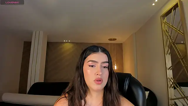 Snapshot of PaulinaSantos_ chatting on June 11, 8:17 pm PaulinaSantos online show from June 11, 8:17 pm