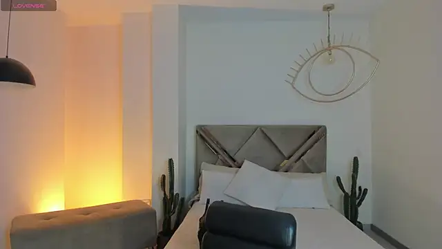 PaulinaSantos  online show from March 20, 7:04 pm