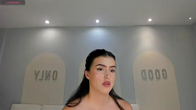 PaulinaSantos  online show from April 22, 7:20 pm