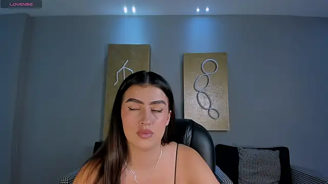 PaulinaSantos  online show from May 11, 7:33 pm