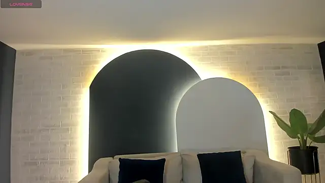 PaulinaSantos  online show from November 7, 7:18 pm