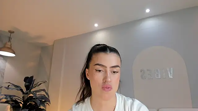 PaulinaSantos  online show from March 28, 7:37 pm