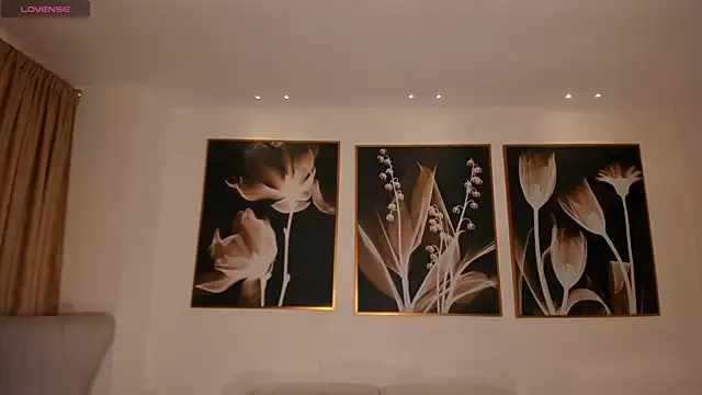 Snapshot of PaulinaSantos_ chatting on December 22, 8:42 pm PaulinaSantos online show from December 22, 8:42 pm