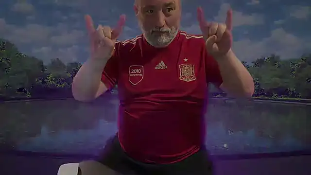LondonTeffy online show from December 5, 10:28 pm