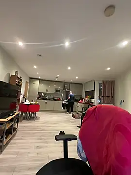 LondonTeffy online show from April 7, 9:05 pm