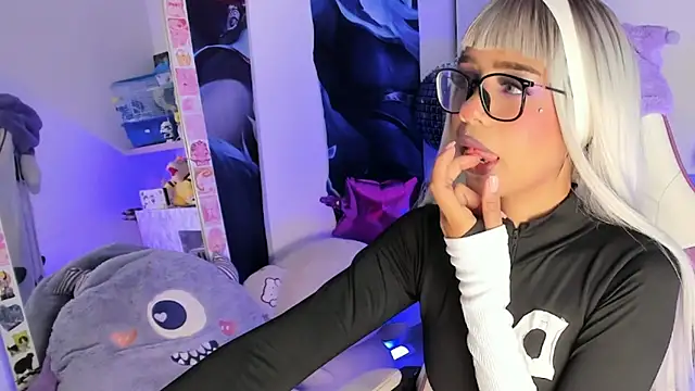 Snapshot of cutestephuwu chatting on March 6, 4:08 am cutestephuwu online show from March 6, 4:08 am