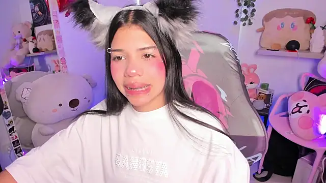 Snapshot of cutestephuwu chatting on October 30, 10:17 pm cutestephuwu online show from October 30, 10:17 pm