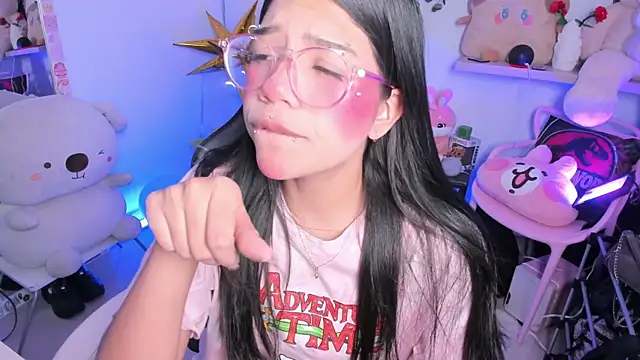 Snapshot of cutestephuwu chatting on November 3, 1:11 am cutestephuwu online show from November 3, 1:11 am