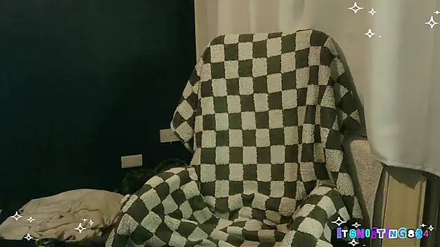 Snapshot of Itsnotting834 chatting on February 20, 9:39 pm Itsnotting834 online show from February 20, 9:39 pm