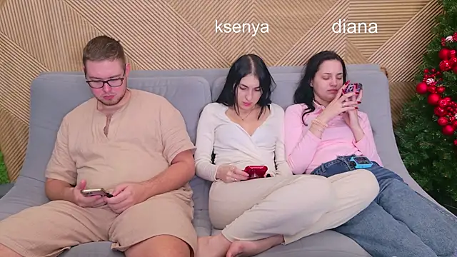 Snapshot of Ksenny chatting on December 21, 4:14 am Ksenny online show from December 21, 4:14 am