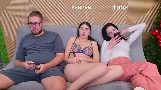 Snapshot of Ksenny chatting on December 16, 3:55 am Ksenny online show from December 16, 3:55 am