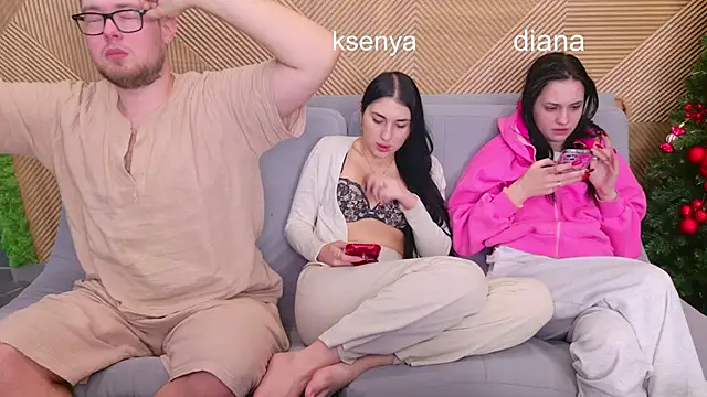 Snapshot of Ksenny chatting on December 22, 4:23 am Ksenny online show from December 22, 4:23 am