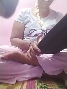 Tamilpriya46 online show from March 17, 5:27 pm