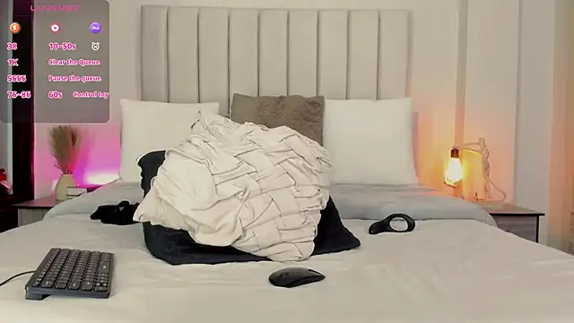 romina-brunette online show from October 26, 3:34 pm