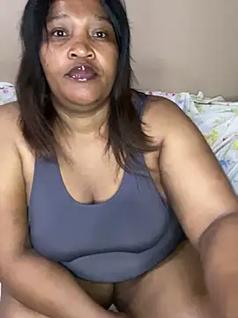 Snapshot of Amandious chatting on February 4, 4:29 am Amandious online show from February 4, 4:29 am