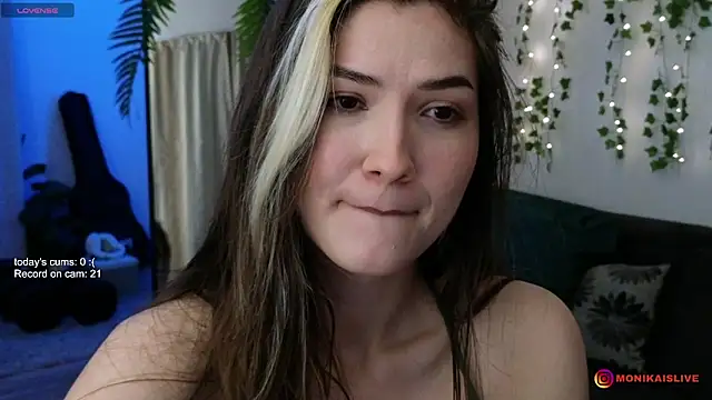 Snapshot of monikavenom chatting on February 7, 5:15 am monikavenom online show from February 7, 5:15 am