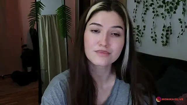 Snapshot of monikavenom chatting on April 6, 3:13 am monikavenom online show from April 6, 3:13 am