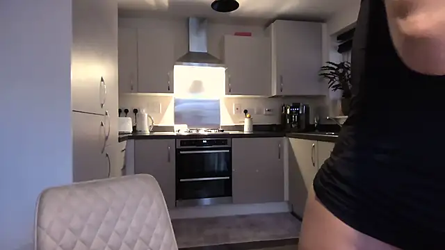 Snapshot of SweetMonicaUK chatting on November 24, 9:20 am SweetMonicaUK online show from November 24, 9:20 am