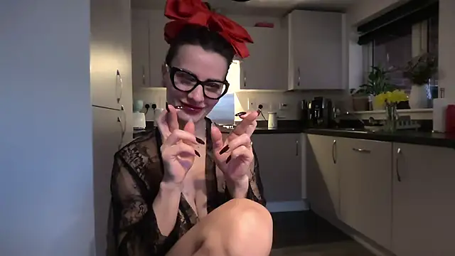 SweetMonicaUK online show from February 10, 10:25 am