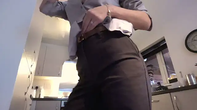 Snapshot of SweetMonicaUK chatting on November 27, 10:27 am SweetMonicaUK online show from November 27, 10:27 am