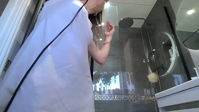 SweetMonicaUK online show from March 5, 10:23 am