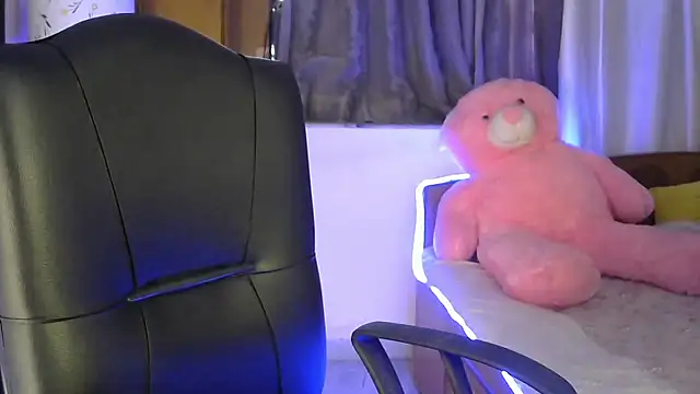 Black cat cutie online show from October 9, 5:19 am