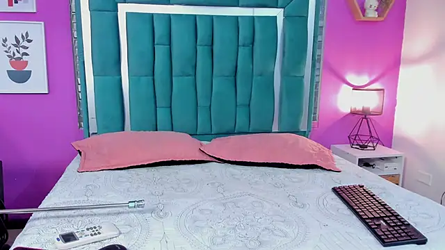 LORENSCOLLINS online show from February 20, 12:51 pm