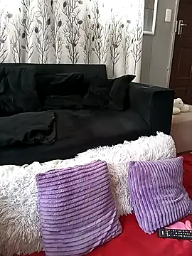 Snapshot of TheDoubleTrouble18xxx chatting on November 25, 8:14 am TheDoubleTrouble18xxx online show from November 25, 8:14 am