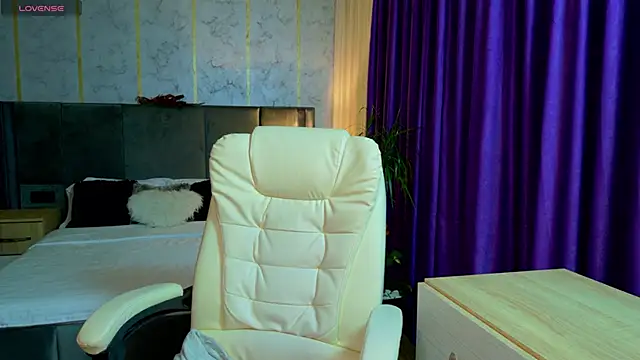 Snapshot of -KASANDRA- chatting on November 18, 3:48 pm -KASANDRA- online show from November 18, 3:48 pm