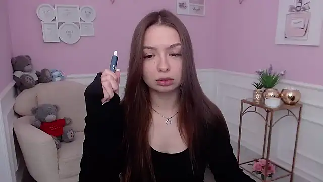 LucySkilar online show from November 13, 10:30 am