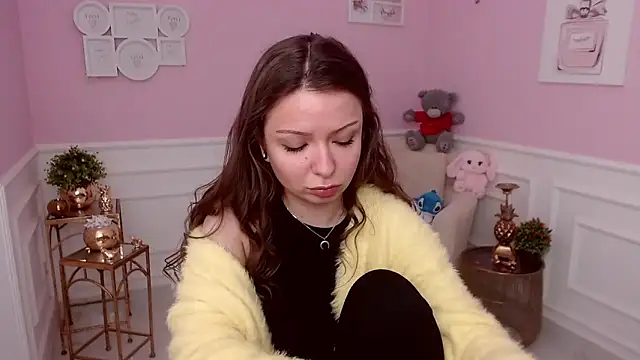 LucySkilar online show from March 6, 5:35 am