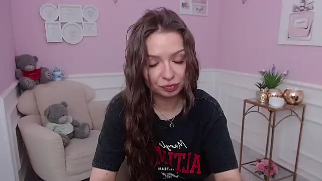 LucySkilar online show from November 28, 6:46 am