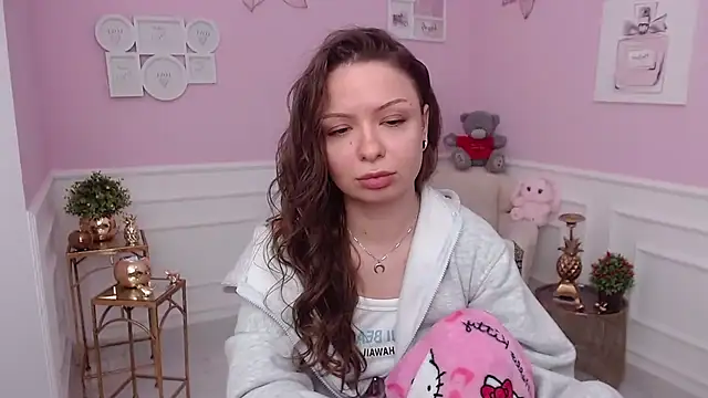 LucySkilar online show from February 6, 5:47 am