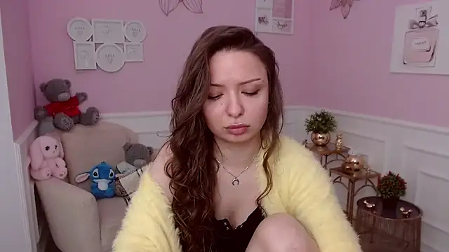 LucySkilar online show from March 16, 5:26 am