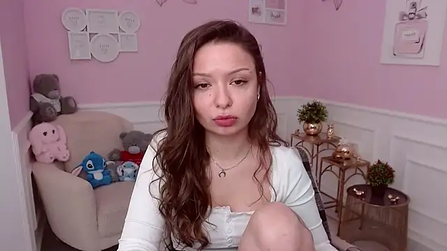 LucySkilar online show from March 13, 6:07 am