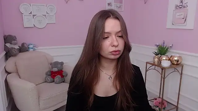 LucySkilar online show from November 23, 5:39 am