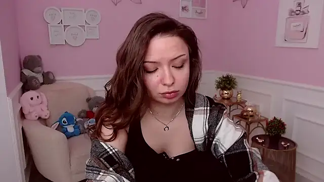 LucySkilar online show from March 15, 5:36 am