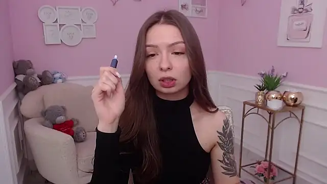 LucySkilar online show from November 14, 5:22 am