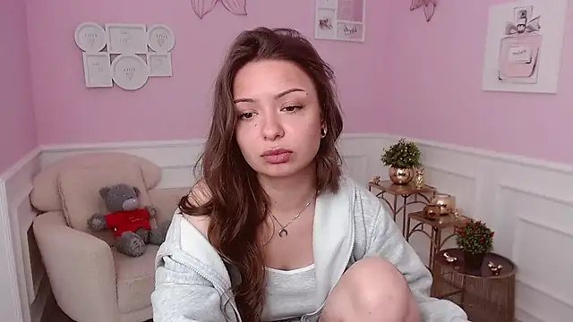 LucySkilar online show from May 8, 4:16 am