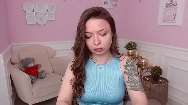 LucySkilar online show from April 7, 4:14 am