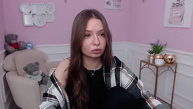 LucySkilar online show from December 15, 6:19 am