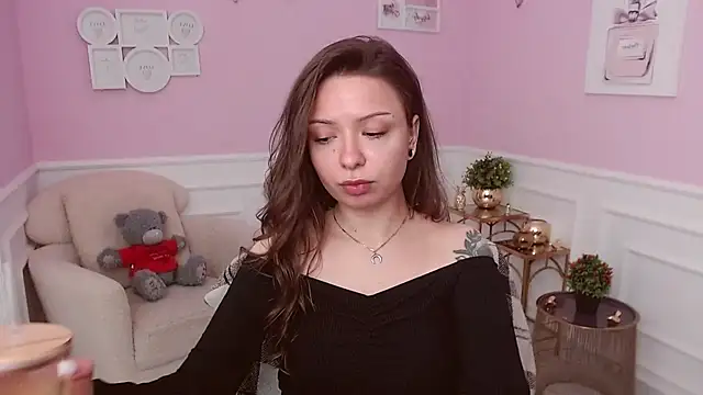 LucySkilar online show from May 19, 4:08 am