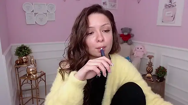 LucySkilar online show from February 24, 5:41 am