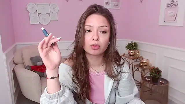 LucySkilar online show from May 3, 4:17 am