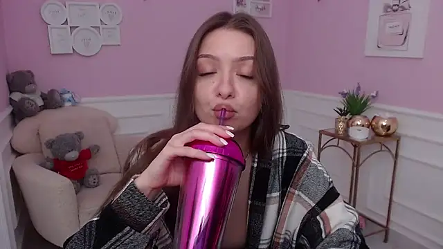 LucySkilar online show from November 3, 7:35 am