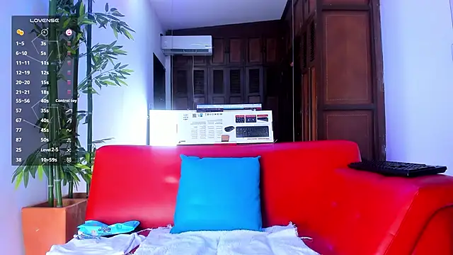 Snapshot of Maximo__ chatting on February 26, 9:31 pm Maximo online show from February 26, 9:31 pm