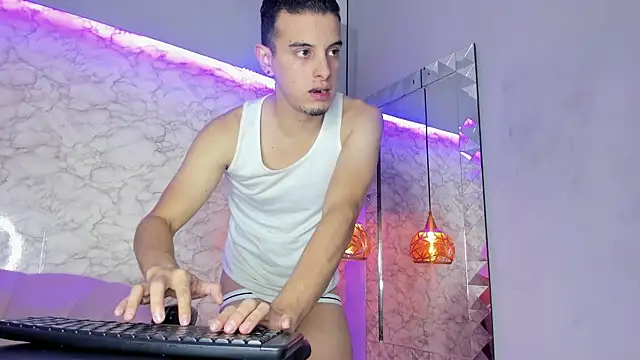Snapshot of Maximo__ chatting on October 4, 8:43 pm Maximo online show from October 4, 8:43 pm